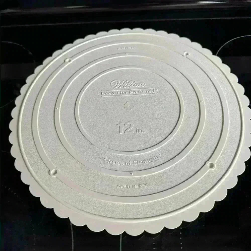 Wilton vintage acrylic cake stand. 12  inches